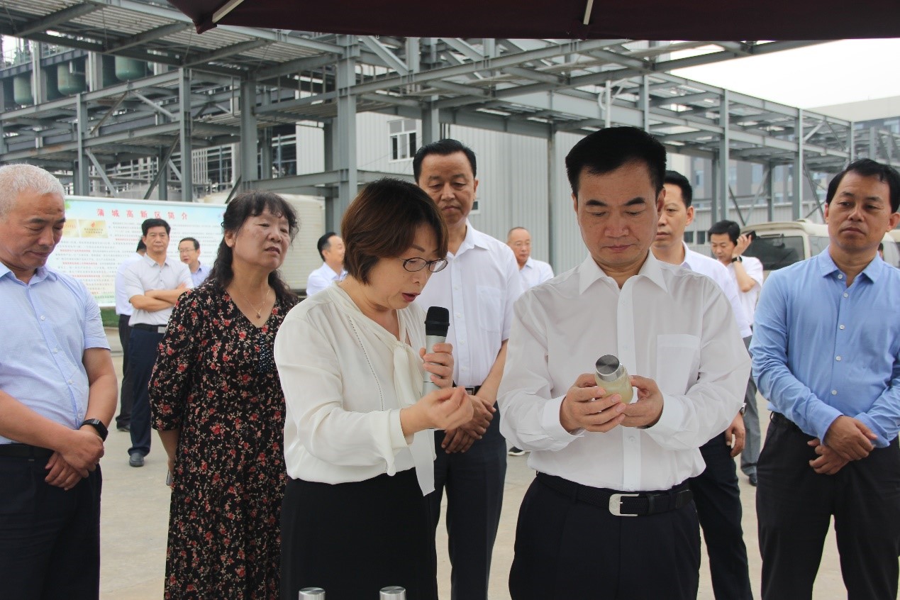 渭南市长李毅视察蒲城uu电玩官网科技新质料有限公司 渭南市长李毅视察蒲城uu电玩官网科技新质料有限公司