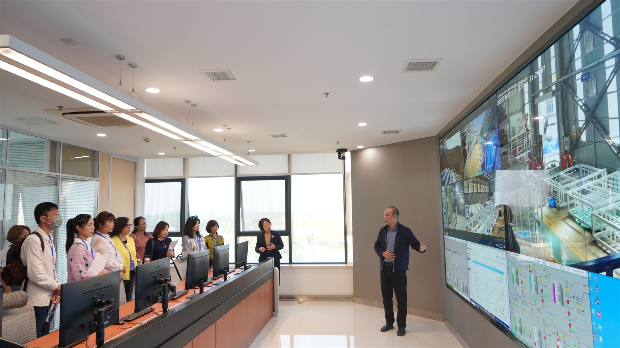 ݷݷ�����⣬����������ӳ������